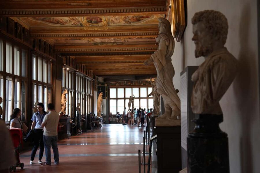 Florence: 2-Hour Private Guided Visit to the Uffizi Gallery - Meeting at the Uffizi booking-holder entrance and getting in smoothly