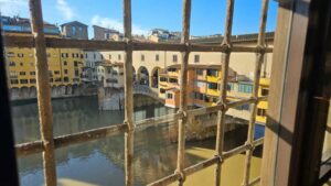 Florence: Uffizi Gallery and Vasari Corridor Private Tour - Starting at Piazzale degli Uffizi: how the meeting works