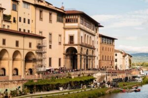 Florence: Uffizi Gallery Guided Tour - Meeting at Piazzale degli Uffizi: don’t waste your first 10 minutes