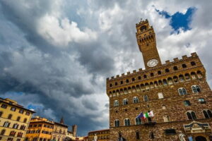 FLORENCE: Uffizi Gallery + Palazzo Vecchio monolingual Guided Tour - Small Group - Piazza della Signoria in 30 minutes: orientation and momentum