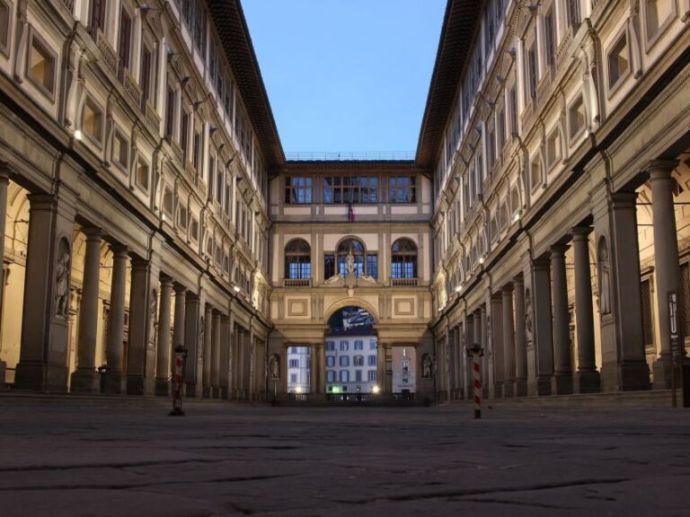 Florence: Uffizi Gallery Private Treasure Hunt for Families - Meeting at the Neptune Fountain and planning your 3-hour route