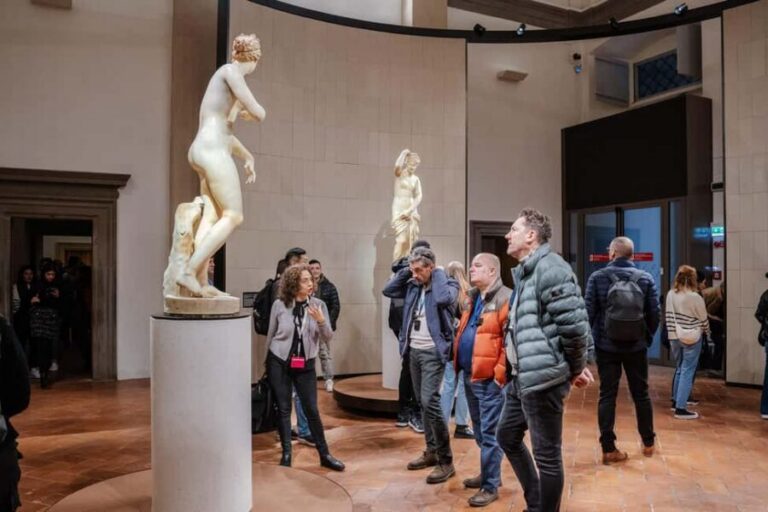 Florence: Uffizi Gallery Skip-the-Line Guided Tour - Meeting at Leonardo da Vinci’s statue: get your bearings fast
