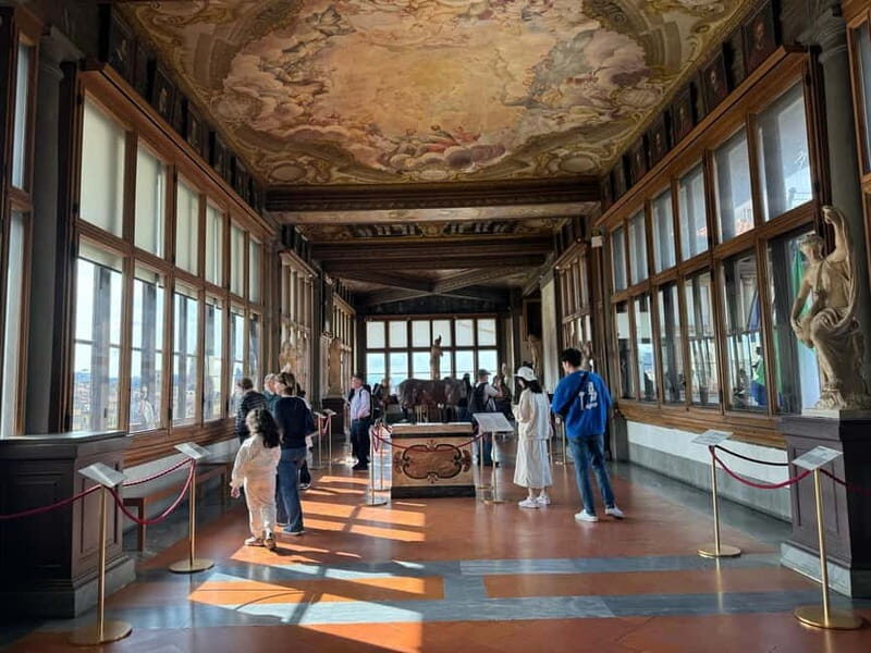 Florence: Uffizi Gallery Skip-the-line Ticket with escort - The big names: Michelangelo, Leonardo da Vinci, Raphael, and more
