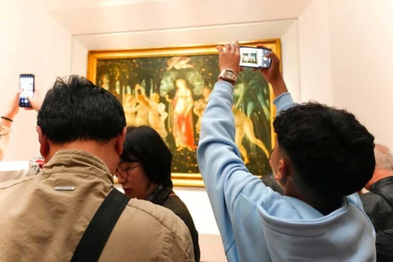 Florence: Uffizi Gallery Small Group Guided Tour - Your Meeting Point: Find Leonardo, Then Find Your Flag