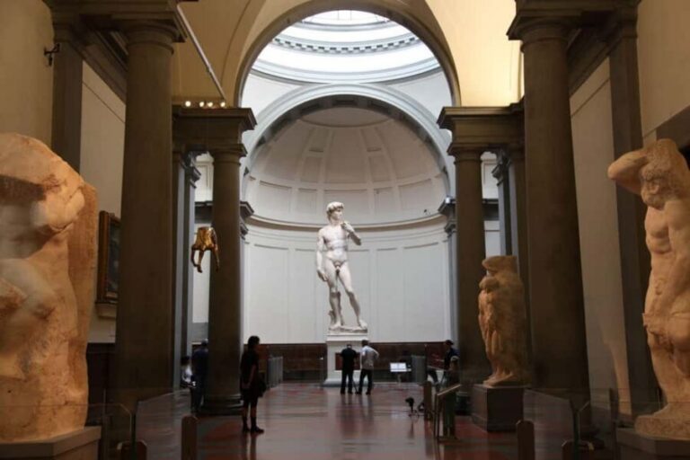 Florence: Walking Tour with Skip-the-Line Accademia & Uffizi - Where to meet near the Arno (and how not to lose the group)